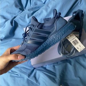 IVP Ultraboost OG Adidas woman’s sneaker